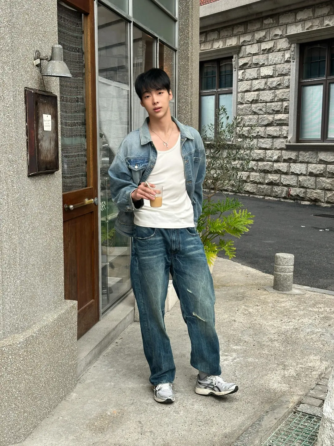 阳光腹肌男孩，潮气蓬勃的青春 - 51虹马