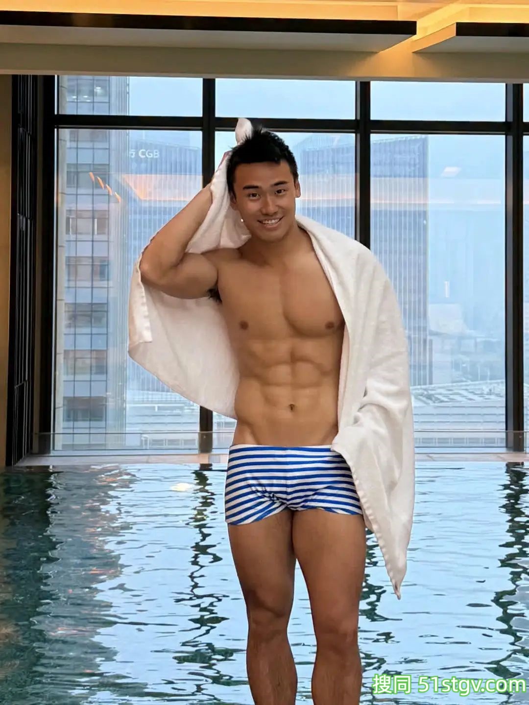 黑皮体育生，憨憨帅帅的小哥哥 - 51虹马