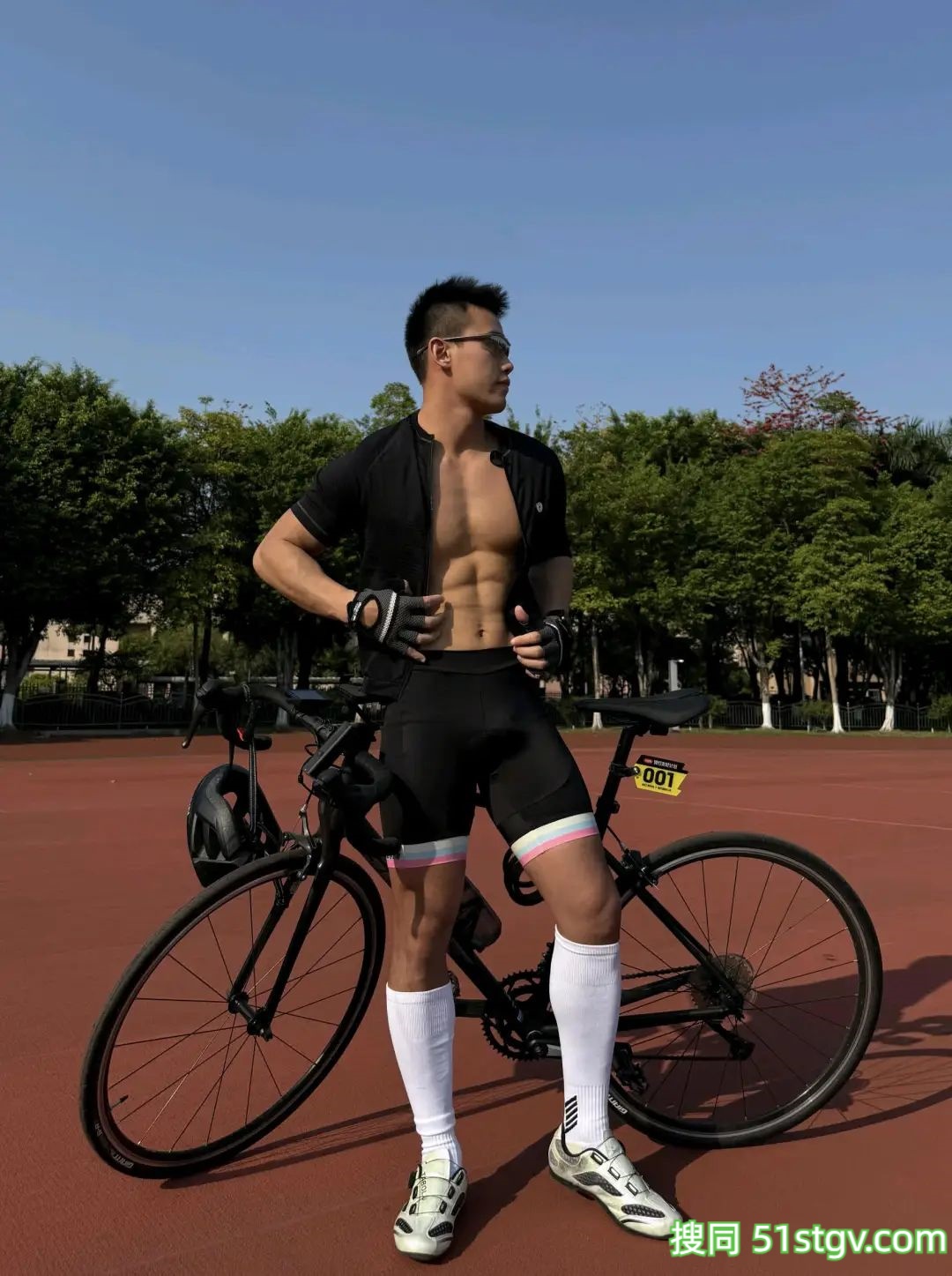 黑皮体育生，憨憨帅帅的小哥哥 - 51虹马