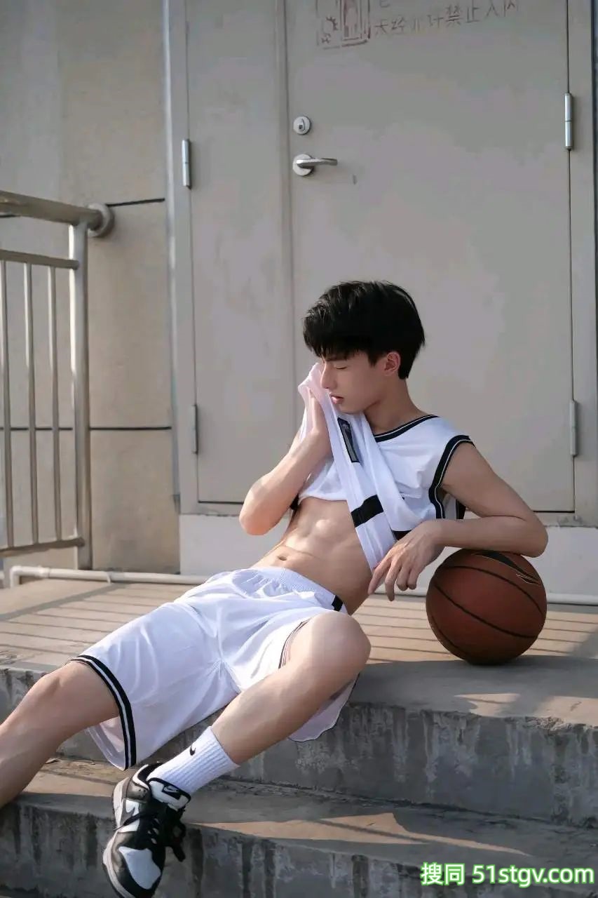 青纯帅气男大，小昊同学 - 51虹马