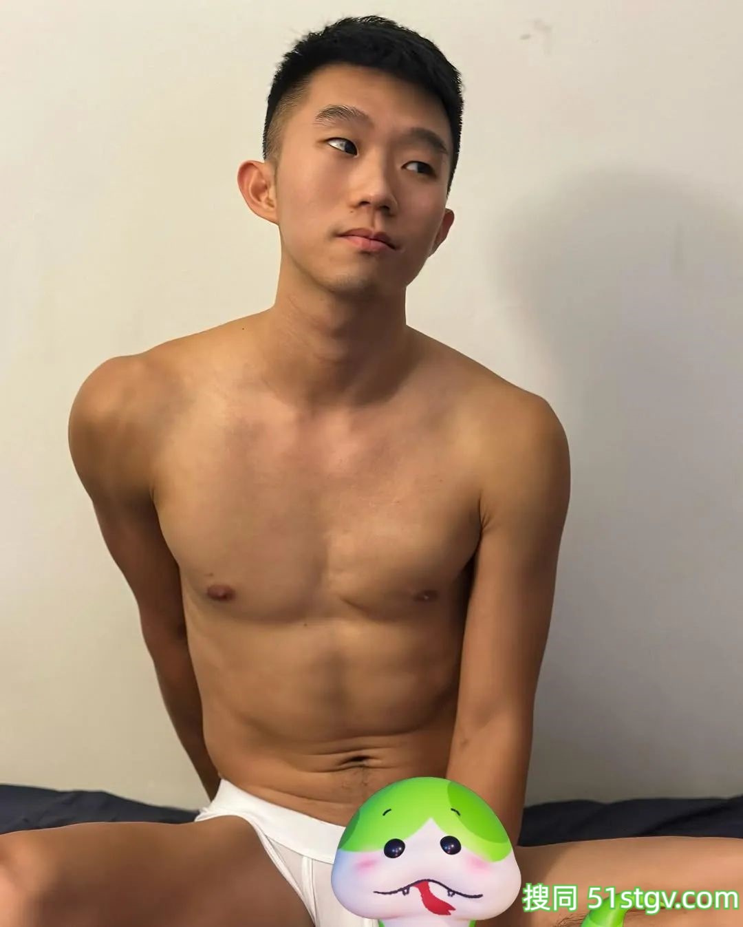 憨憨的阳光爱笑的男孩子 - 51虹马