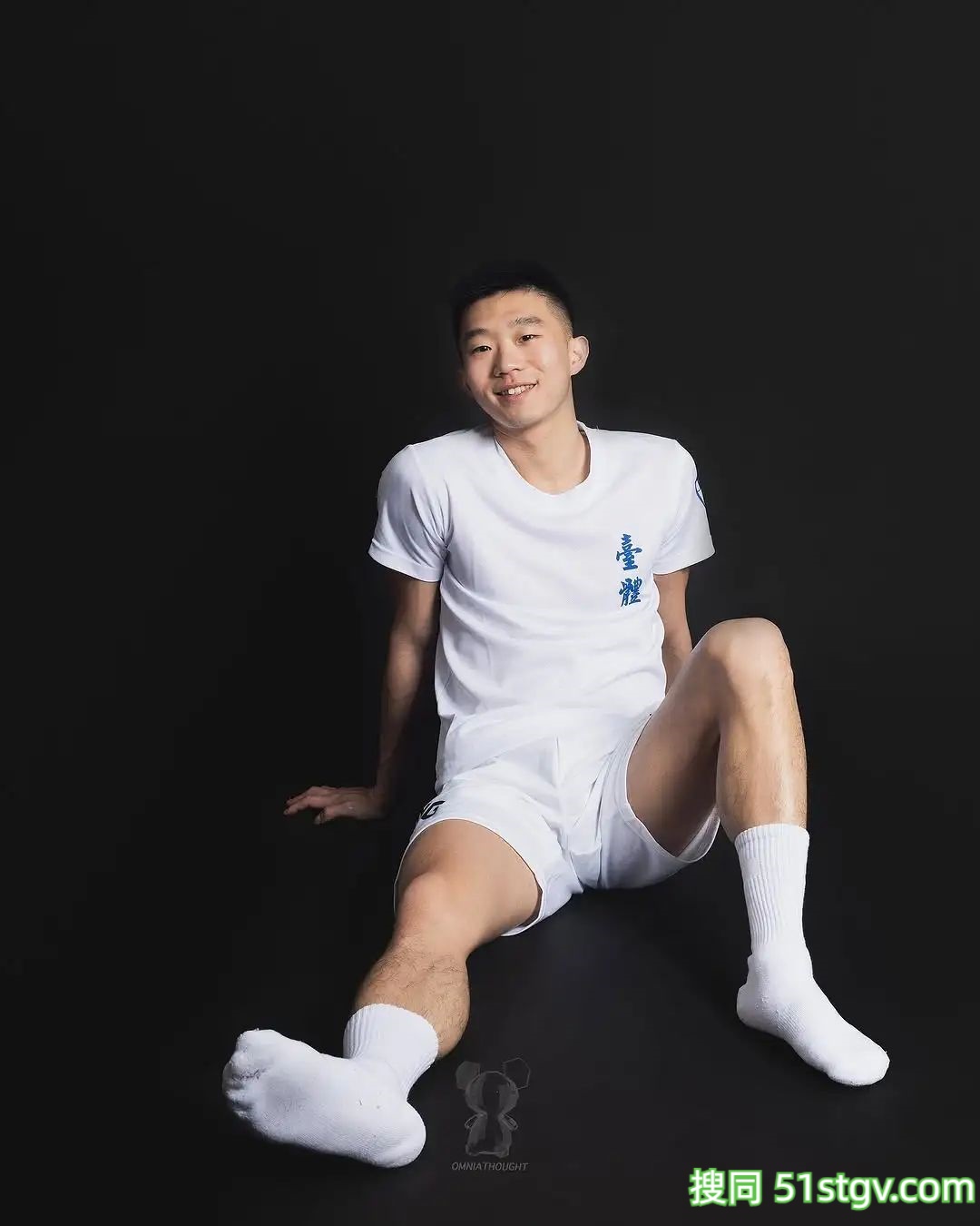 憨憨的阳光爱笑的男孩子 - 51虹马