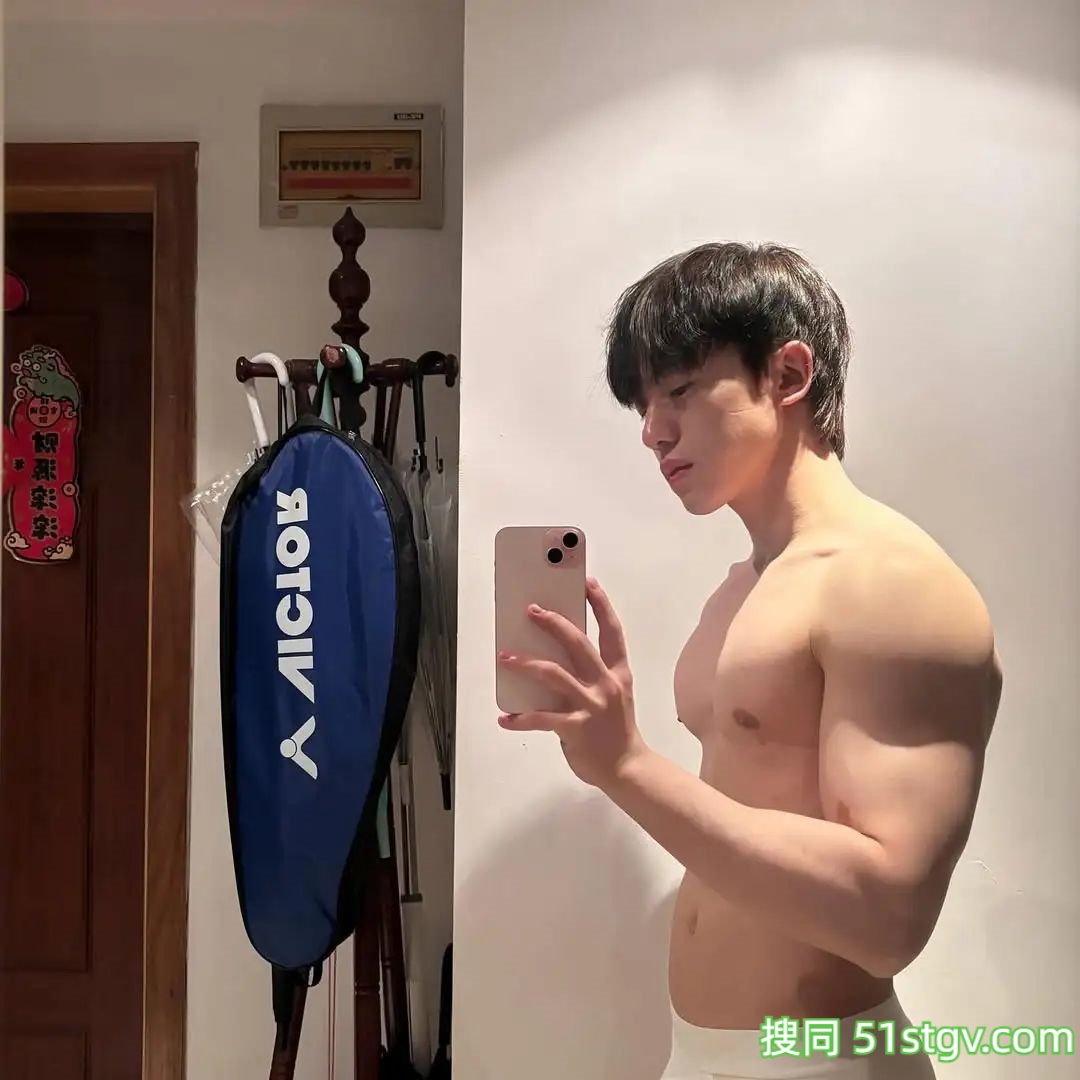 白皮壮壮的小哥哥 - 51虹马