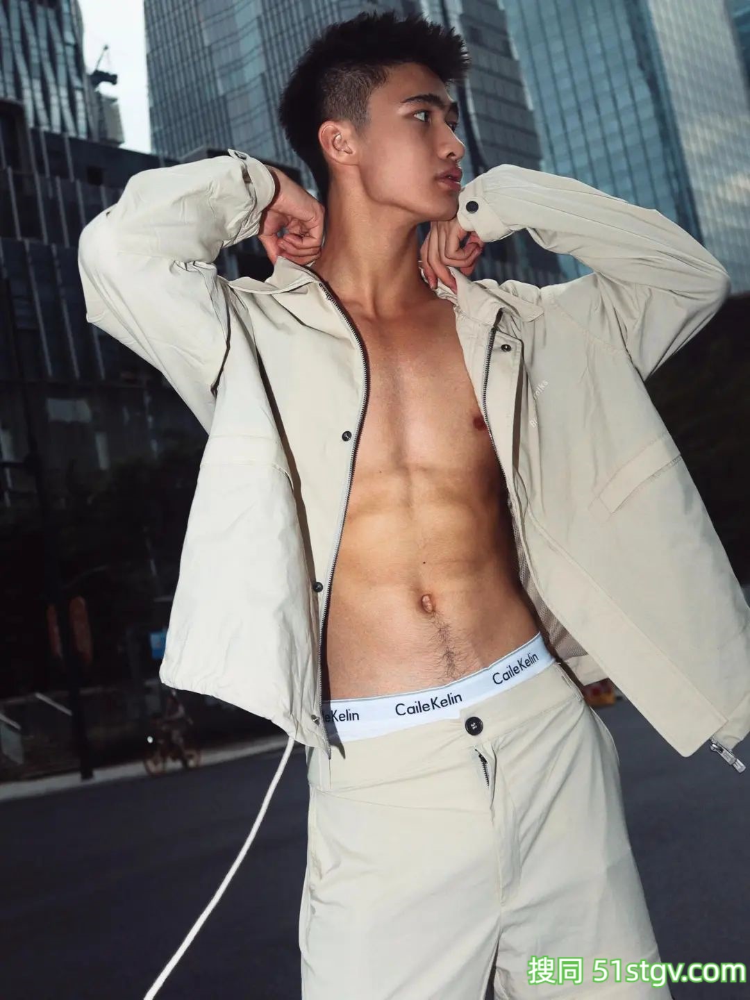 188cm可狼可奶黑皮体育生 - 51虹马