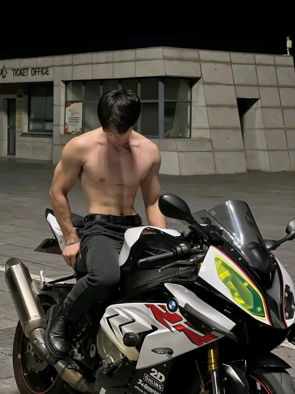 机车男孩，宽肩窄腰 - 51虹马