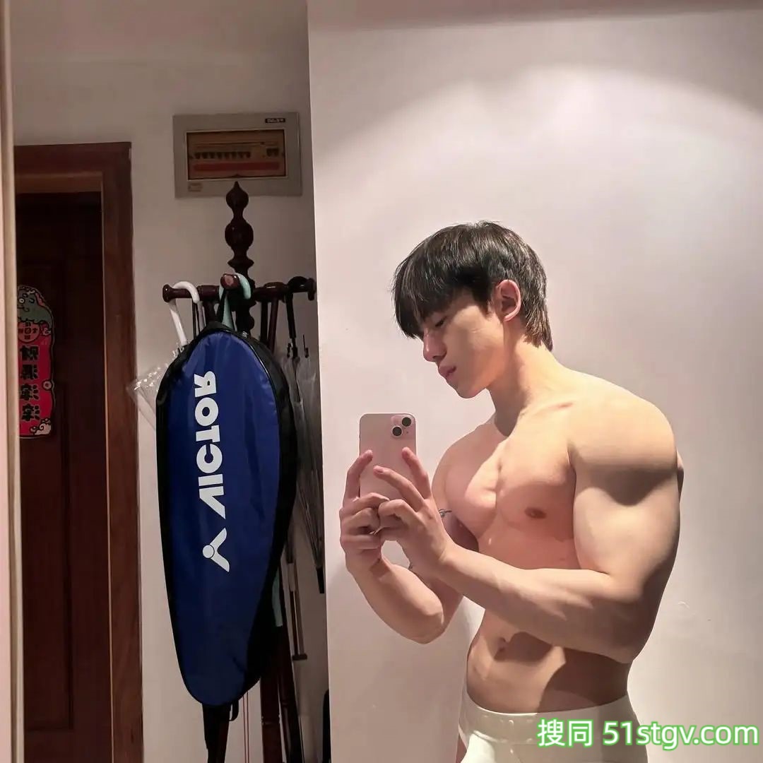 白皮壮壮的小哥哥 - 51虹马