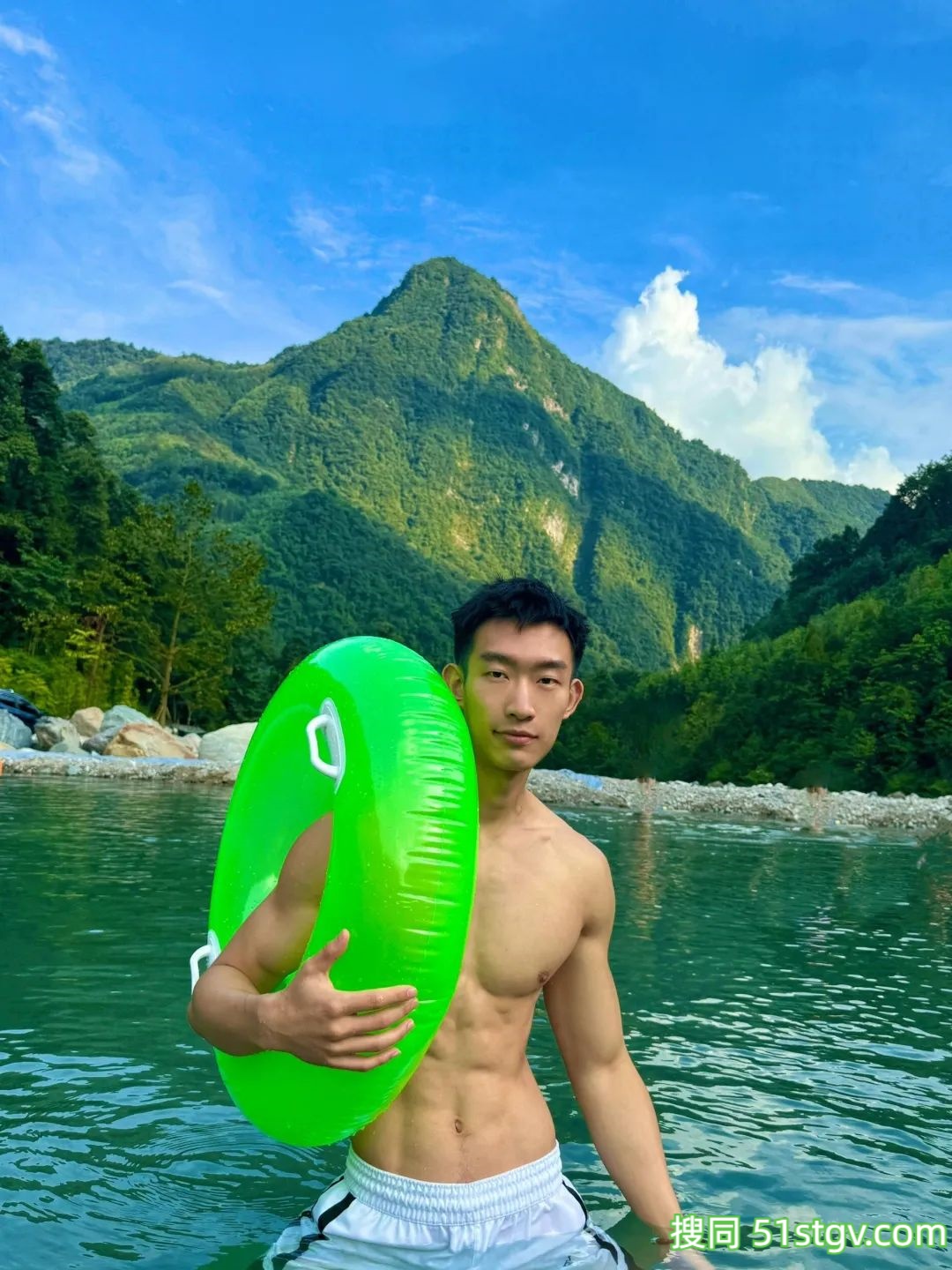 四川成都的帅哥，熊浩浩 - 51虹马