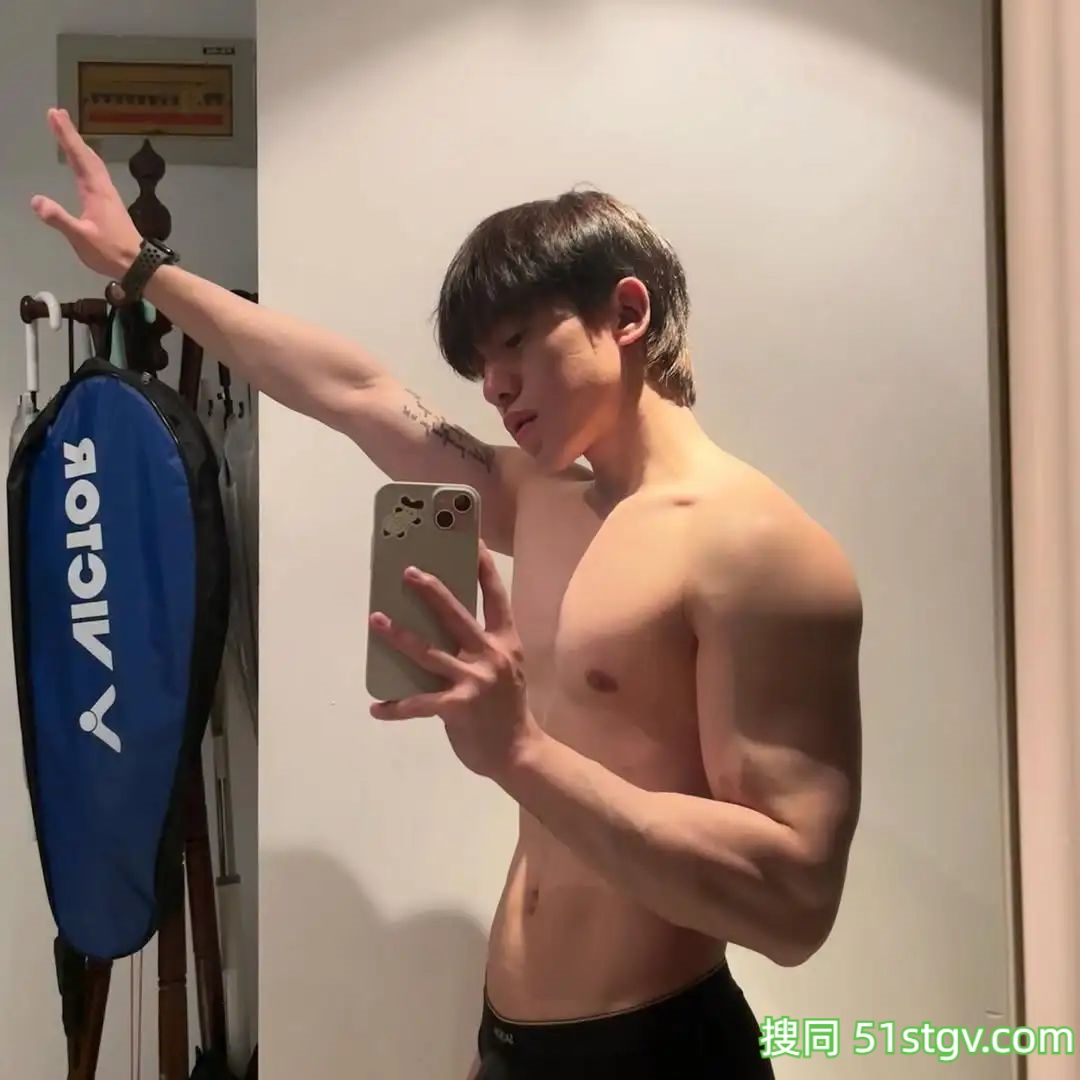 白皮壮壮的小哥哥 - 51虹马