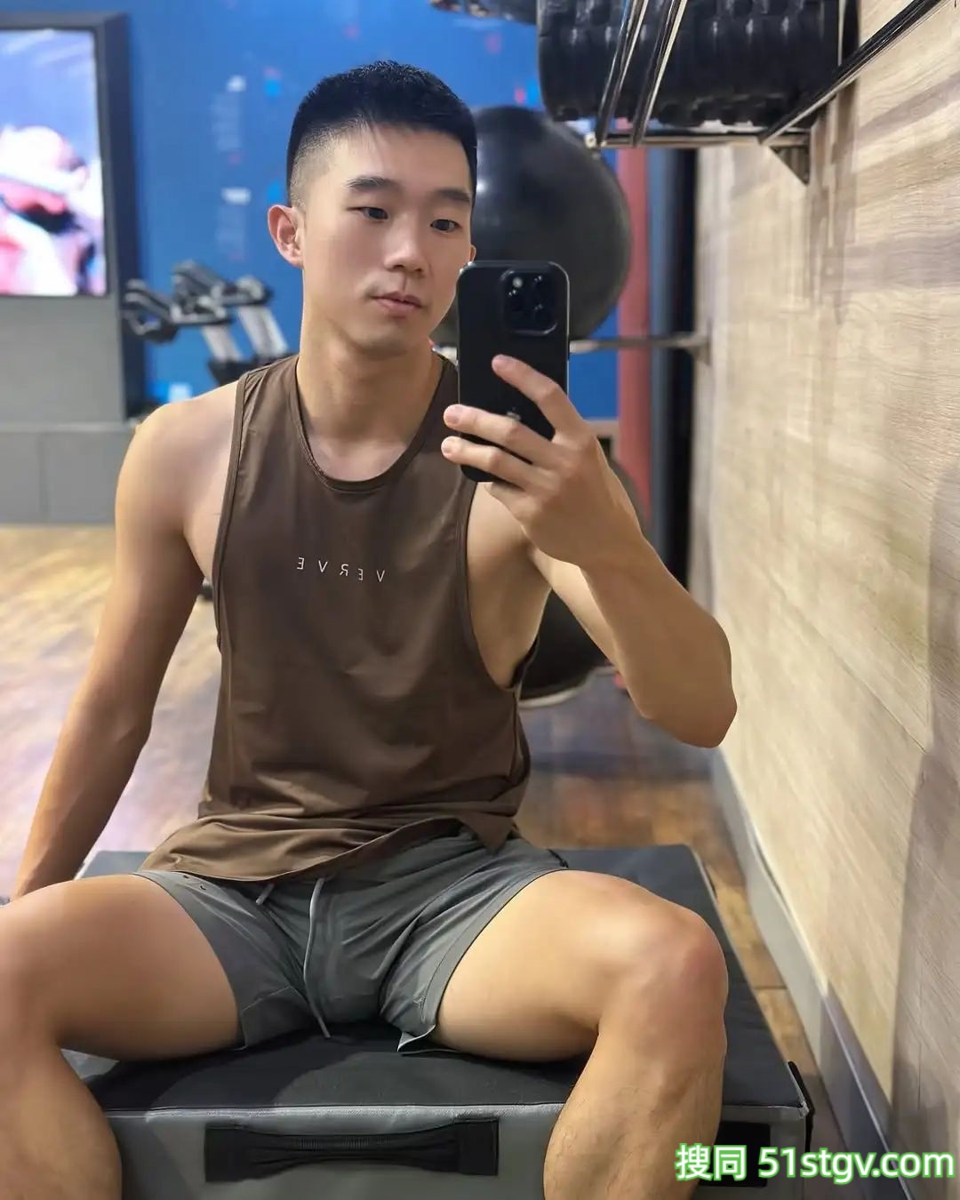 憨憨的阳光爱笑的男孩子 - 51虹马