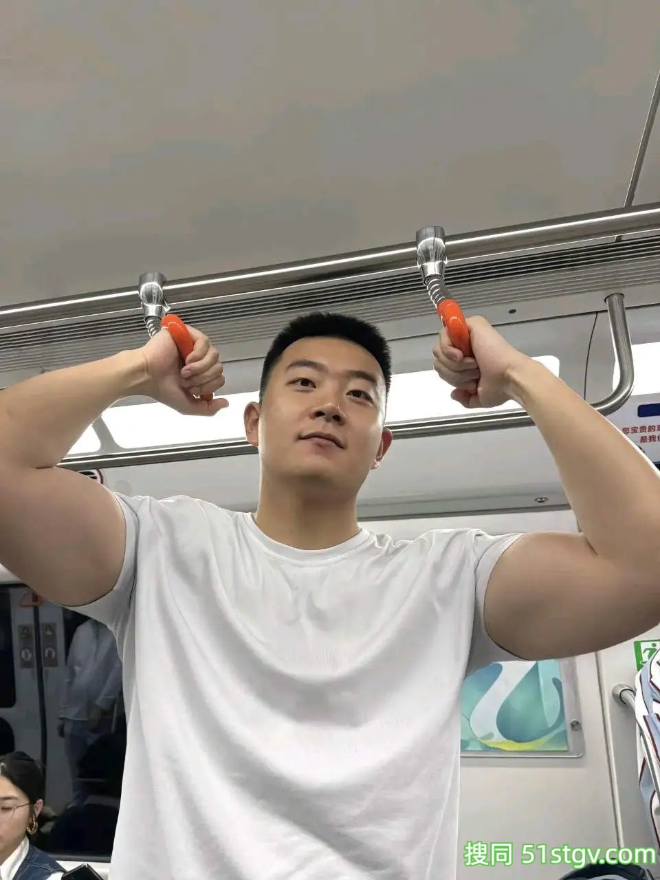 地铁遇到壮壮帅帅的小哥哥 - 51虹马