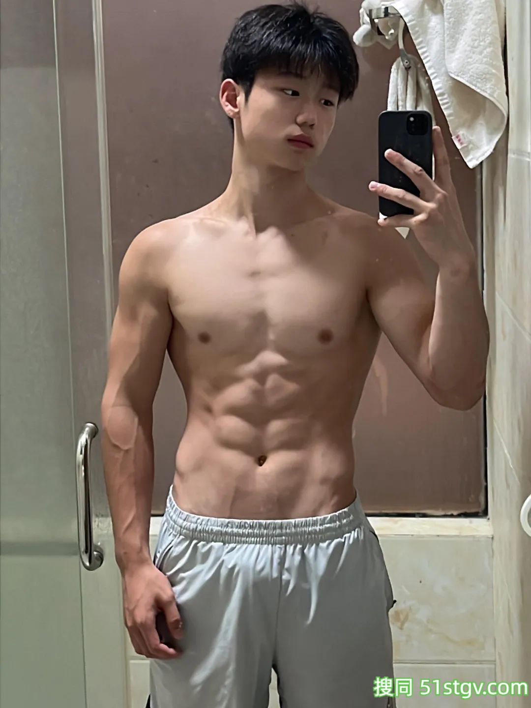 童颜巨肌，帅帅的小哥哥，还是运动员 - 51虹马