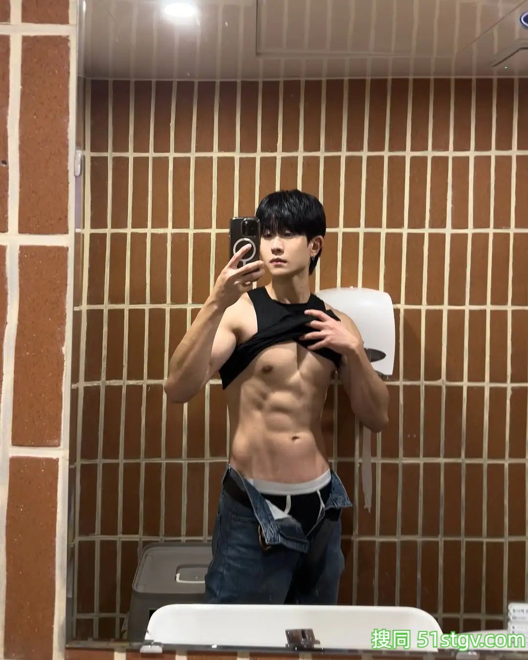 白白净净的小奶狗，爱健身，身材超好-51虹马