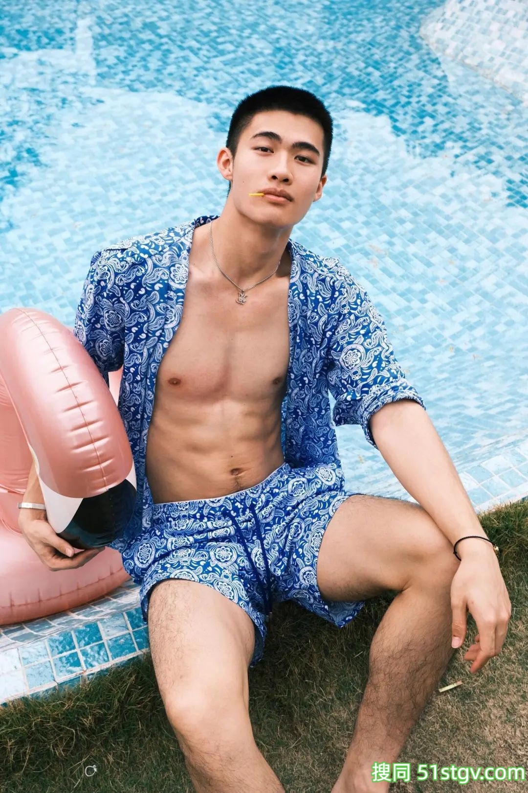 188cm可狼可奶黑皮体育生 - 51虹马