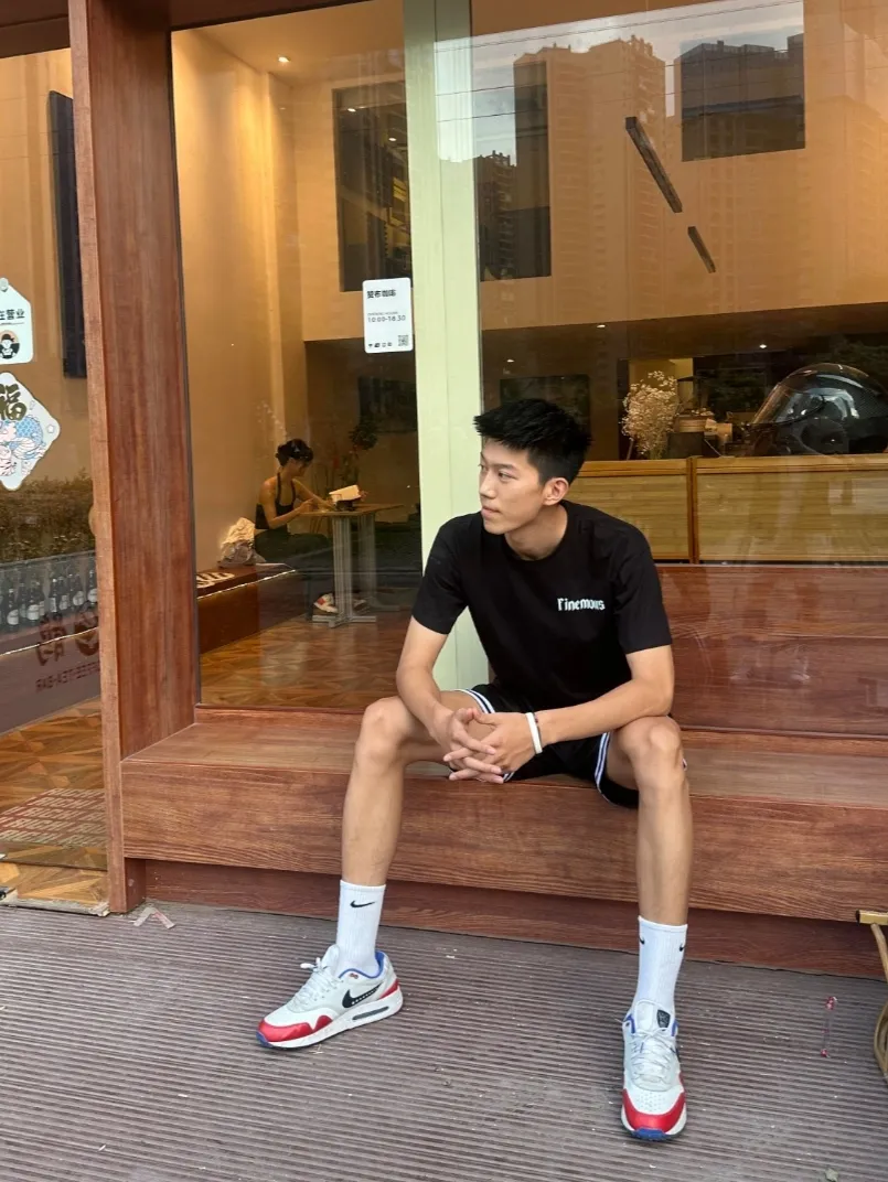 大长腿帅哥，体育生 - 51虹马