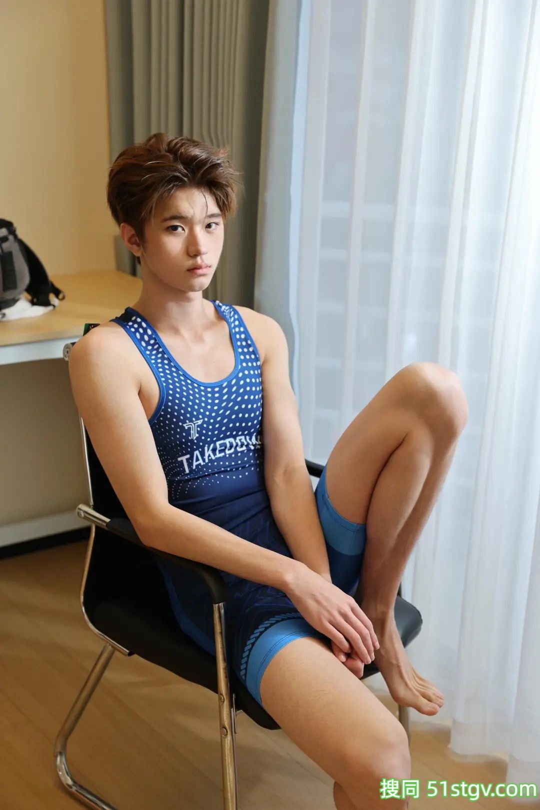 191CM穿足球服的男大，腿好长 - 51虹马