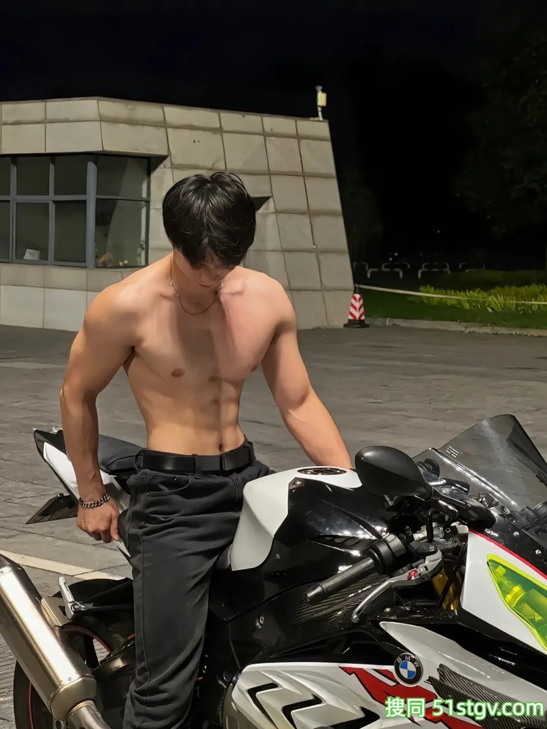 机车男孩，宽肩窄腰 - 51虹马