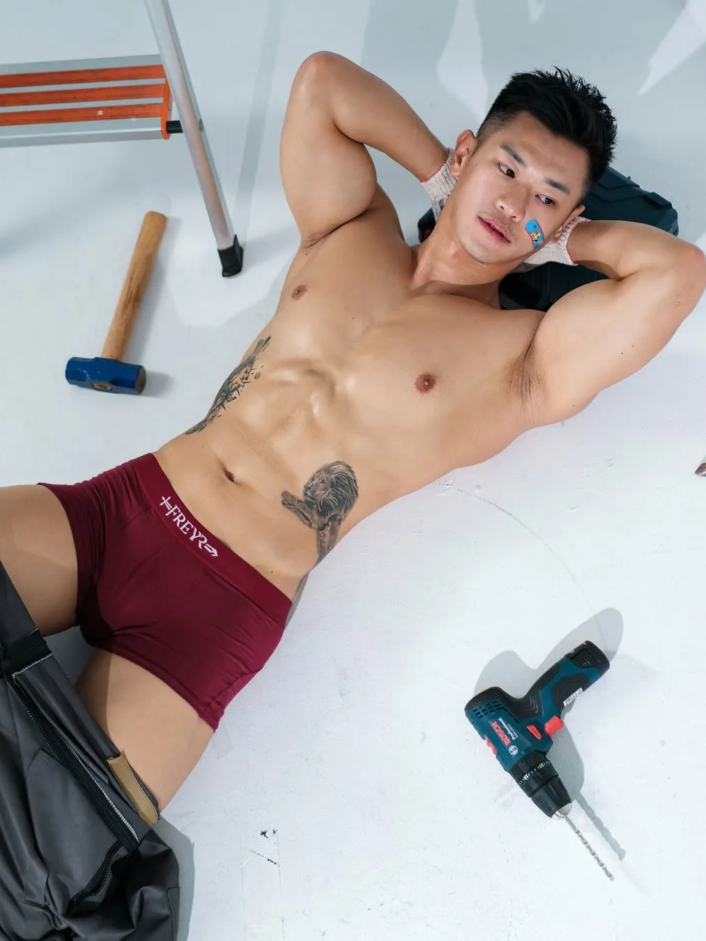 装修工人，力量感十足，浑身散发着荷尔蒙的味道 - 51虹马