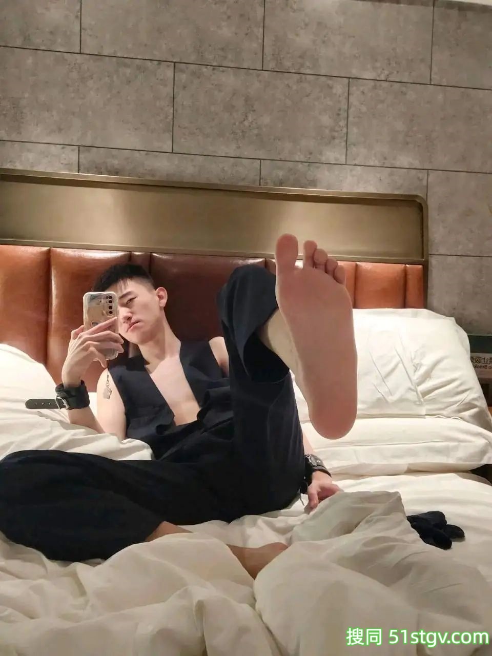 可狼可奶的帅弟弟，谁看谁迷糊 - 51虹马