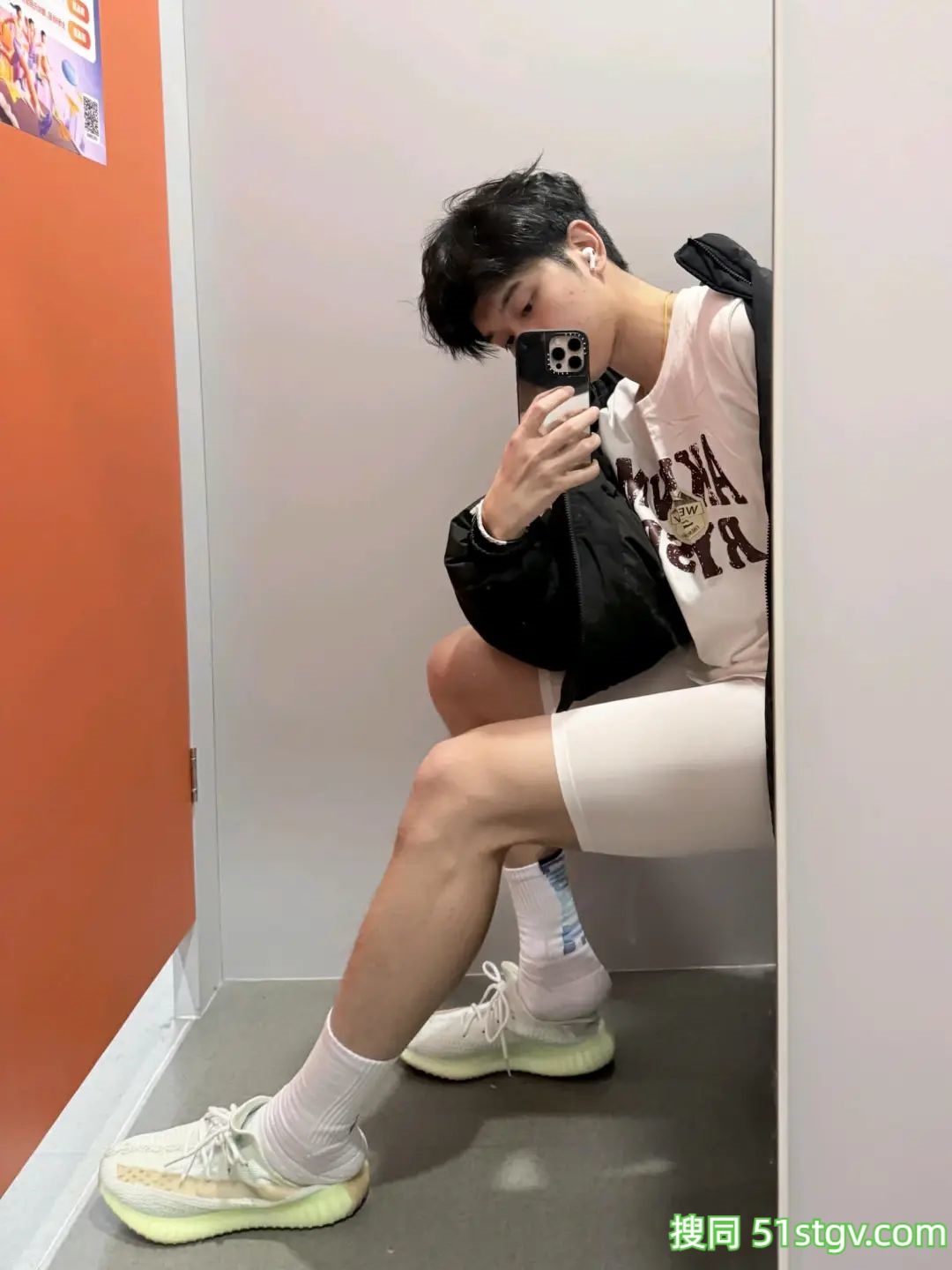 瘦瘦的腹肌小哥哥 - 51虹马