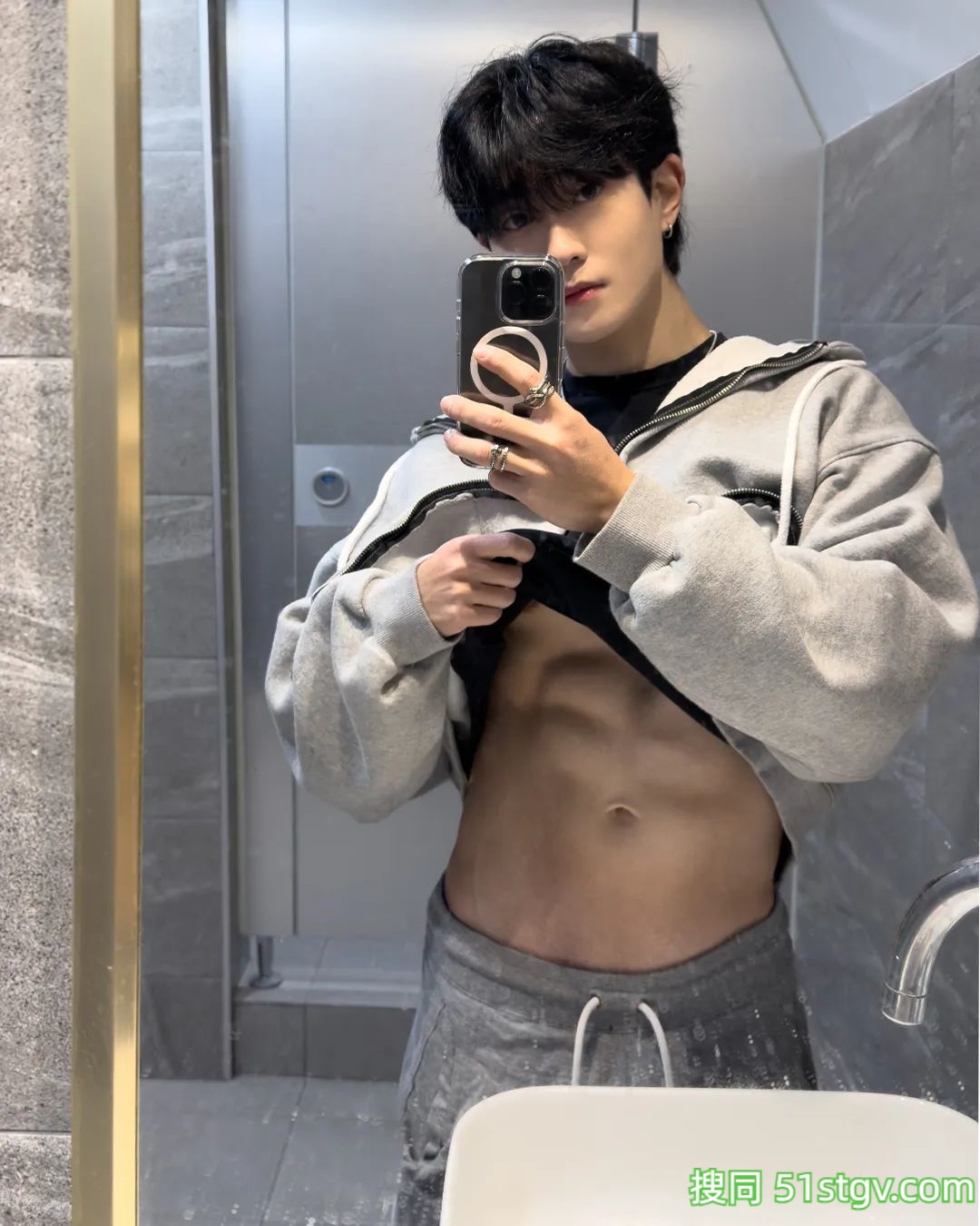 白白净净的小奶狗，爱健身，身材超好 - 51虹马