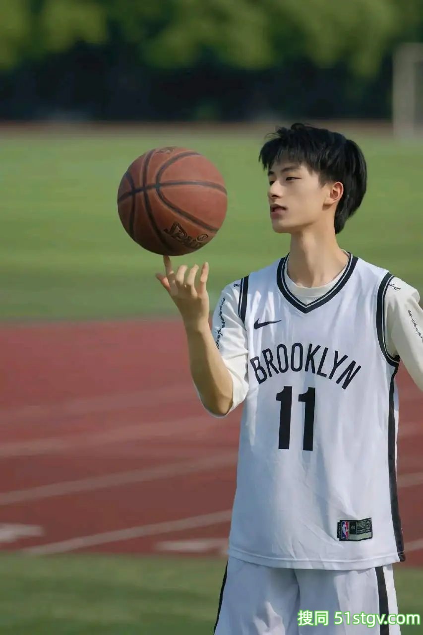 青纯帅气男大，小昊同学 - 51虹马