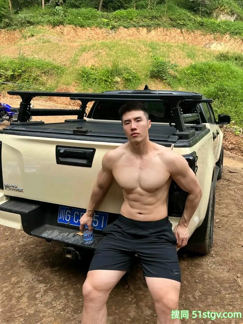 帅哥图集｜壮实的大哥哥，健身身材棒 - 51虹马