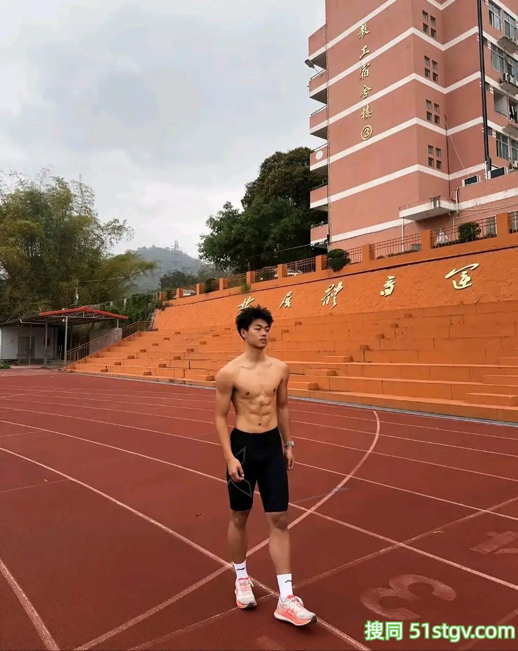体育生的训练日常 - 51虹马