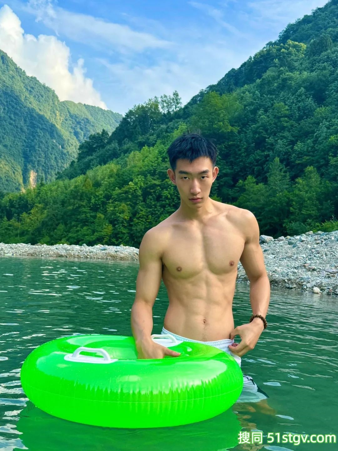 四川成都的帅哥，熊浩浩 - 51虹马