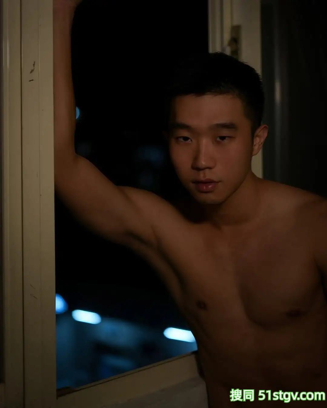 憨憨的阳光爱笑的男孩子 - 51虹马