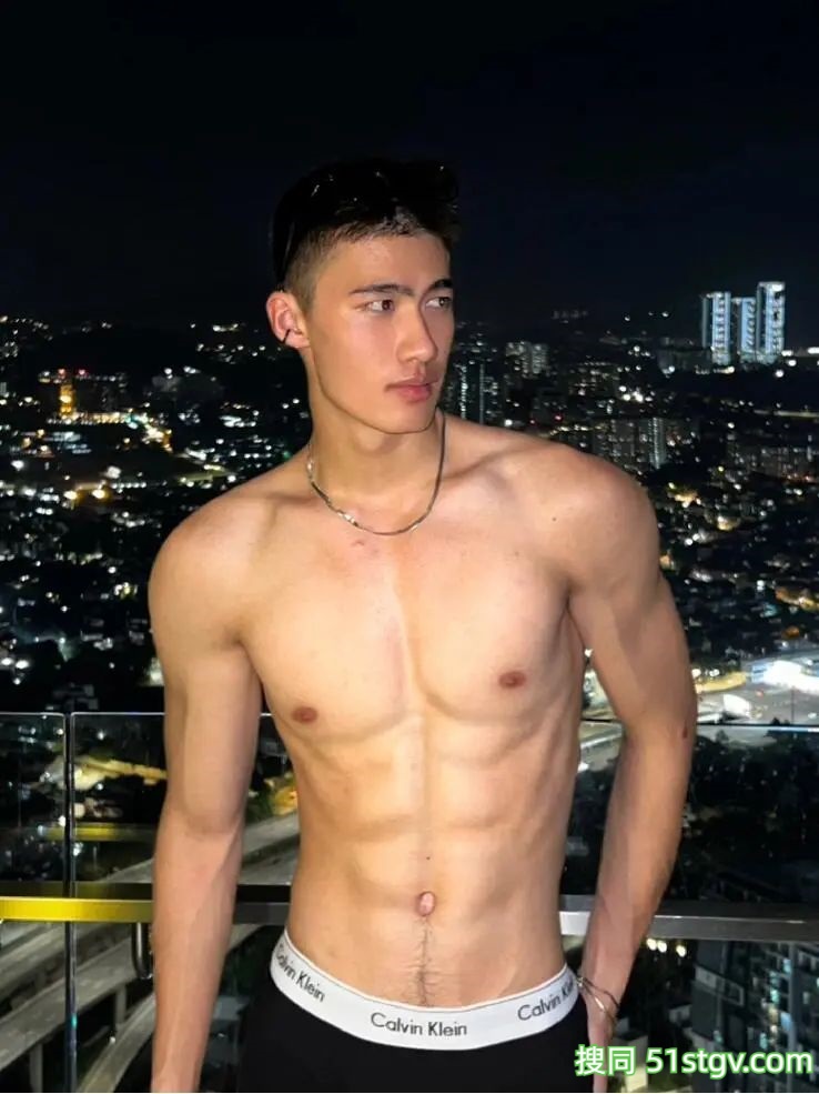 188cm可狼可奶黑皮体育生 - 51虹马