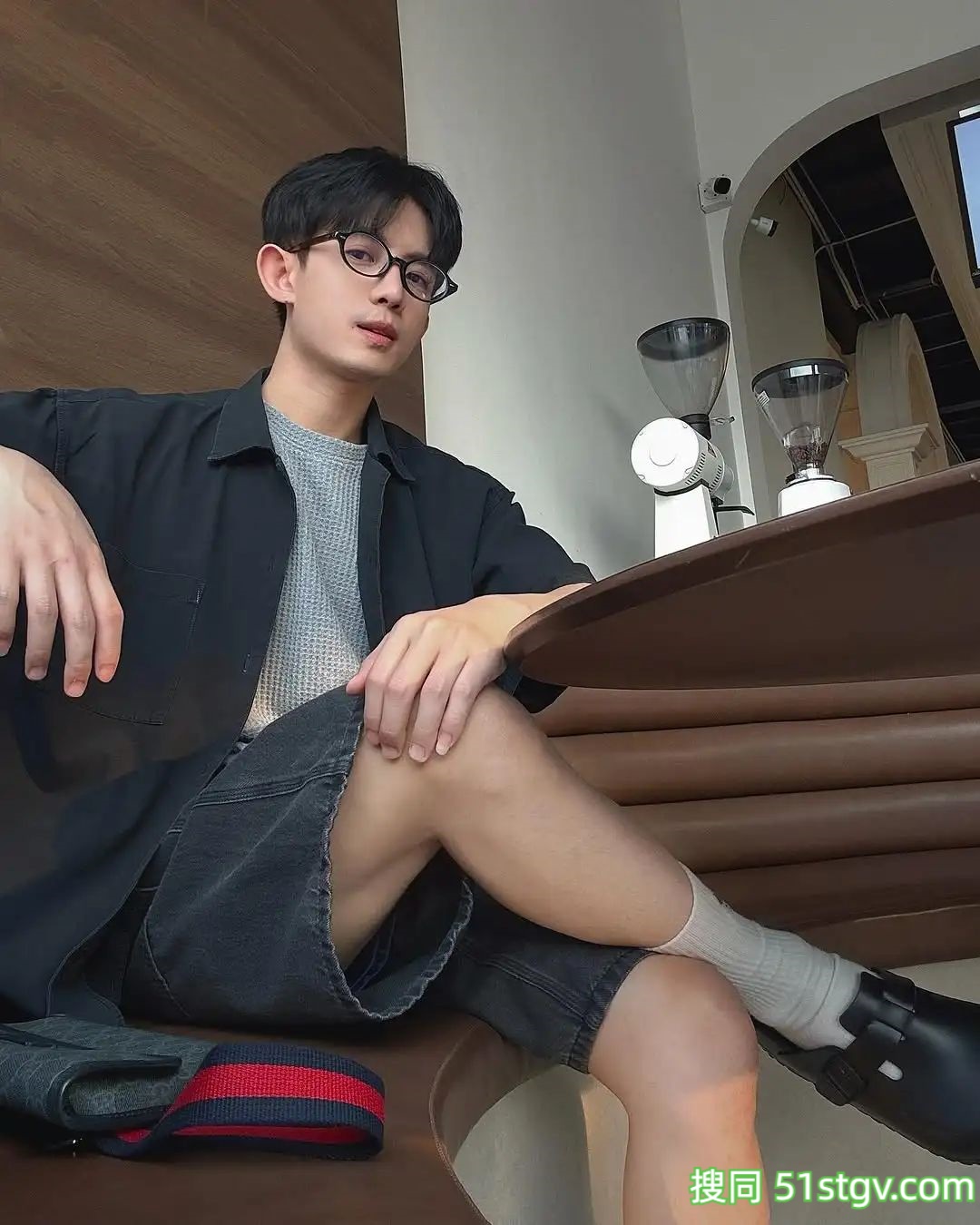 理想男友的样子，小奶狗的脸，体育生的身材 - 51虹马