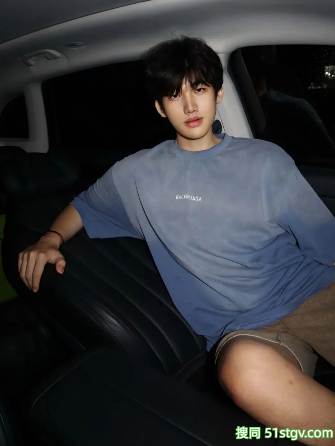 清秀薄肌帅哥，谈个这样的，你就老实了 - 51虹马