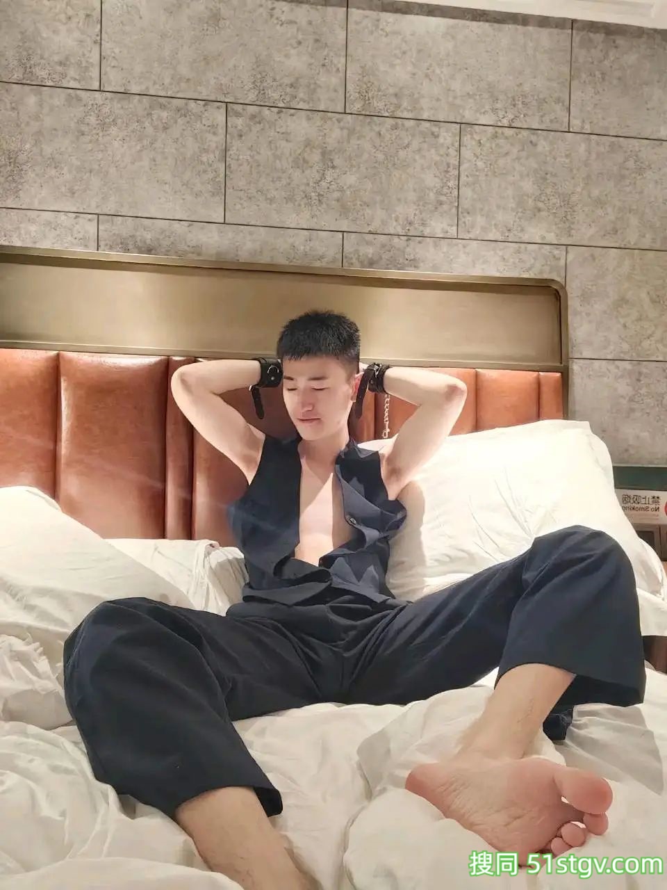 可狼可奶的帅弟弟，谁看谁迷糊 - 51虹马