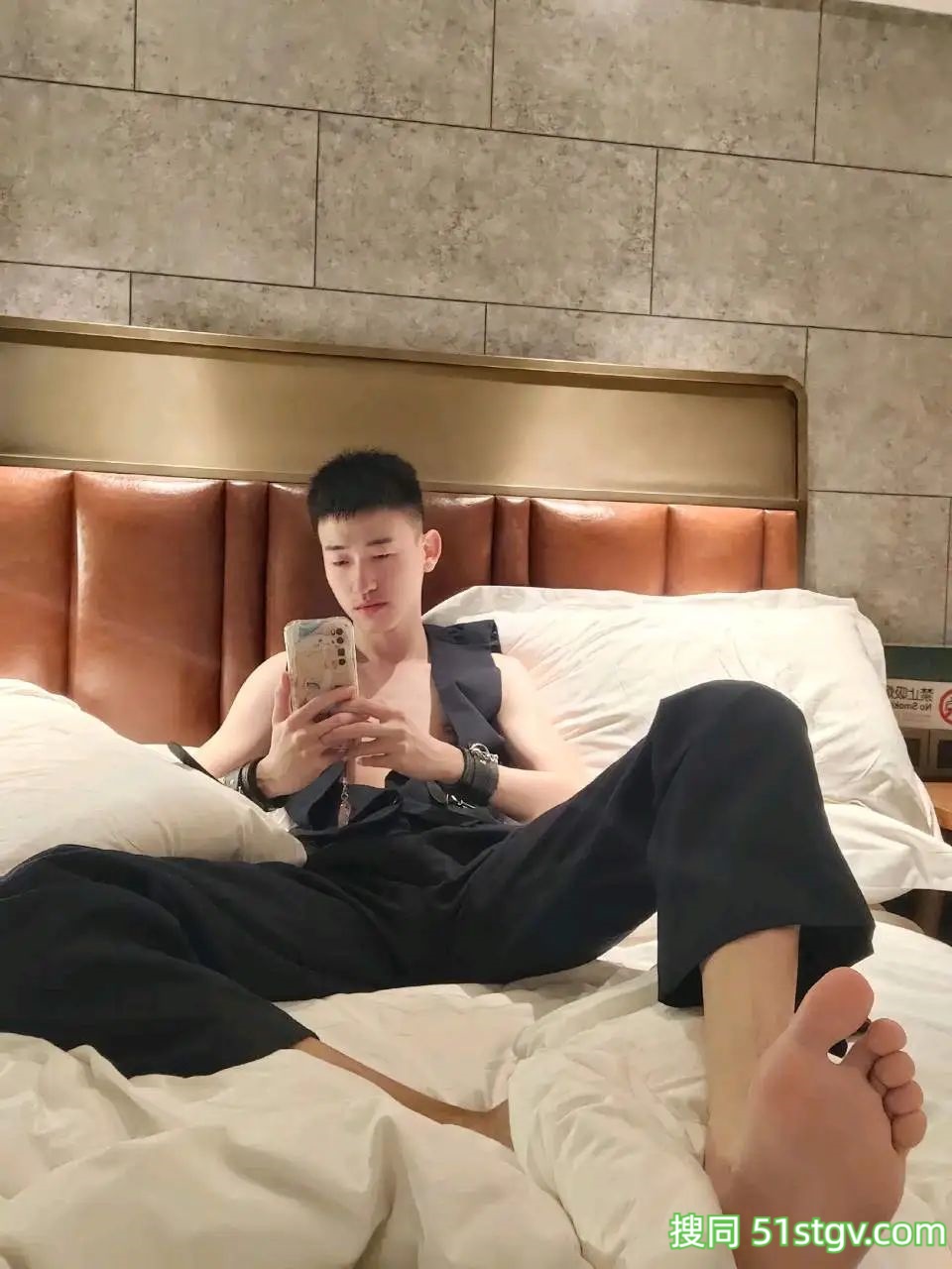 可狼可奶的帅弟弟，谁看谁迷糊 - 51虹马