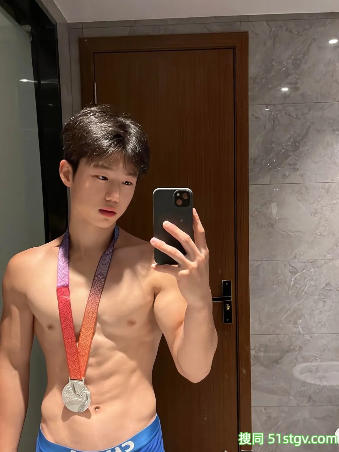 童颜巨肌，帅帅的小哥哥，还是运动员 - 51虹马