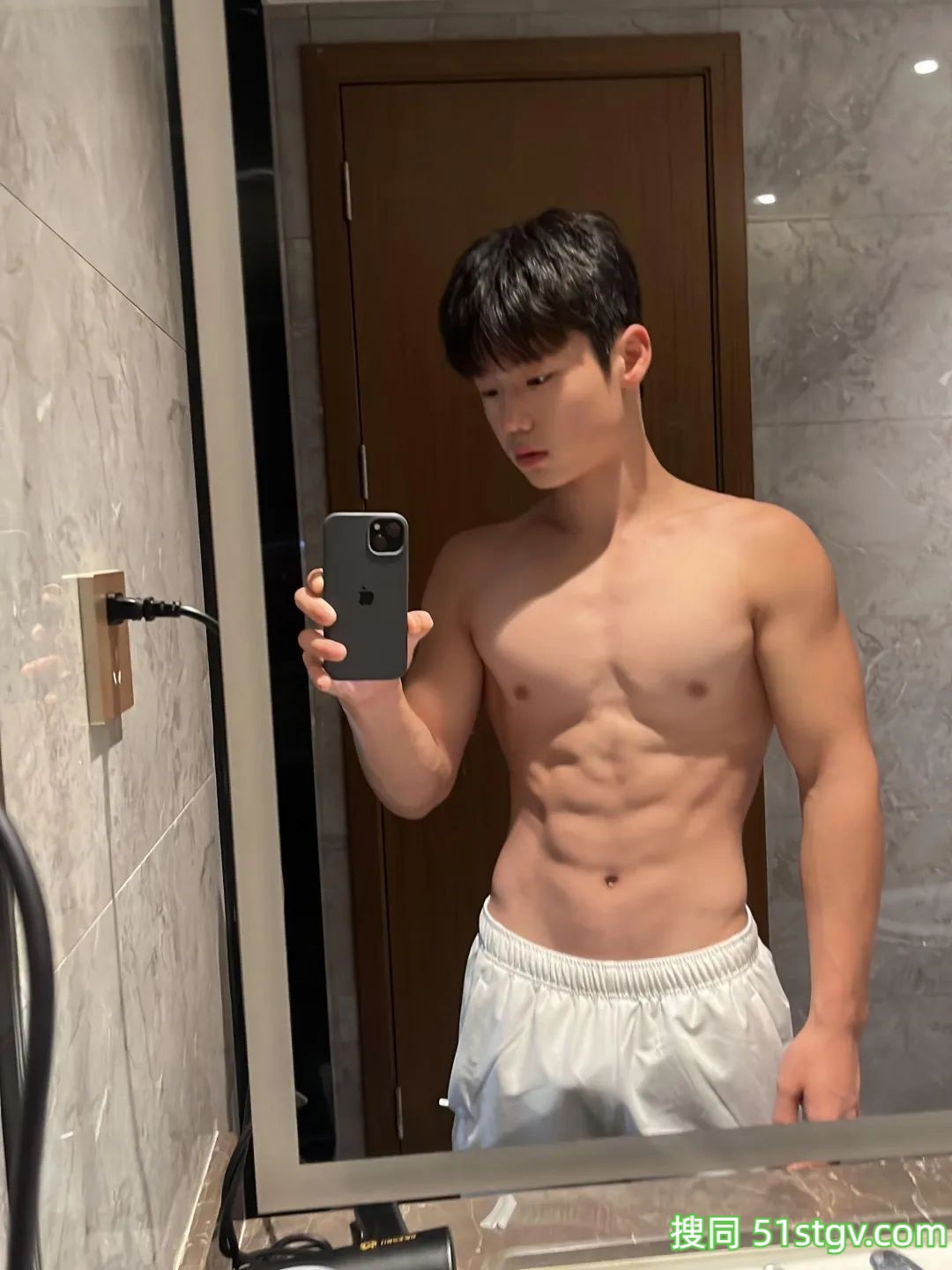 童颜巨肌，帅帅的小哥哥，还是运动员 - 51虹马