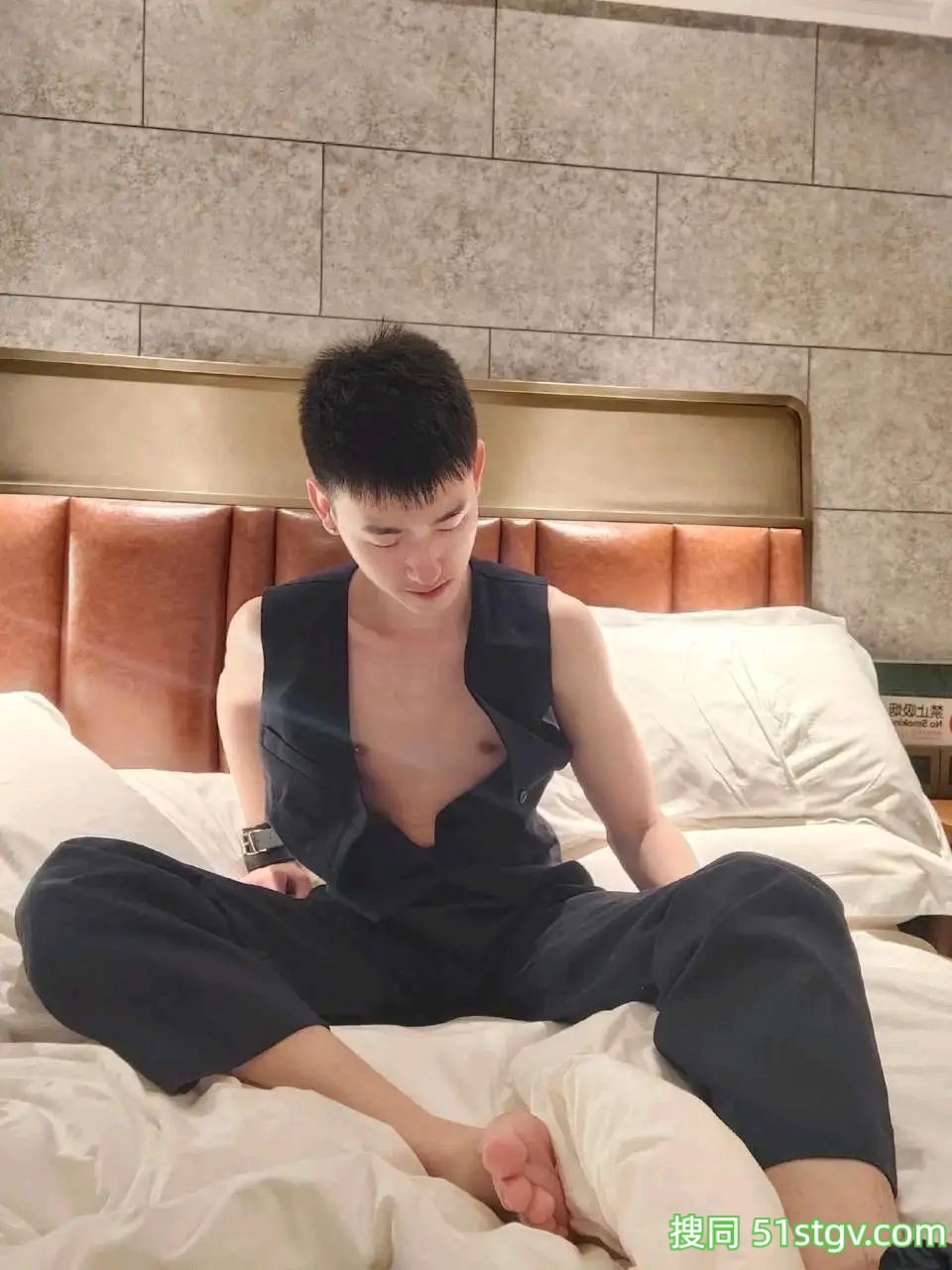 可狼可奶的帅弟弟，谁看谁迷糊 - 51虹马