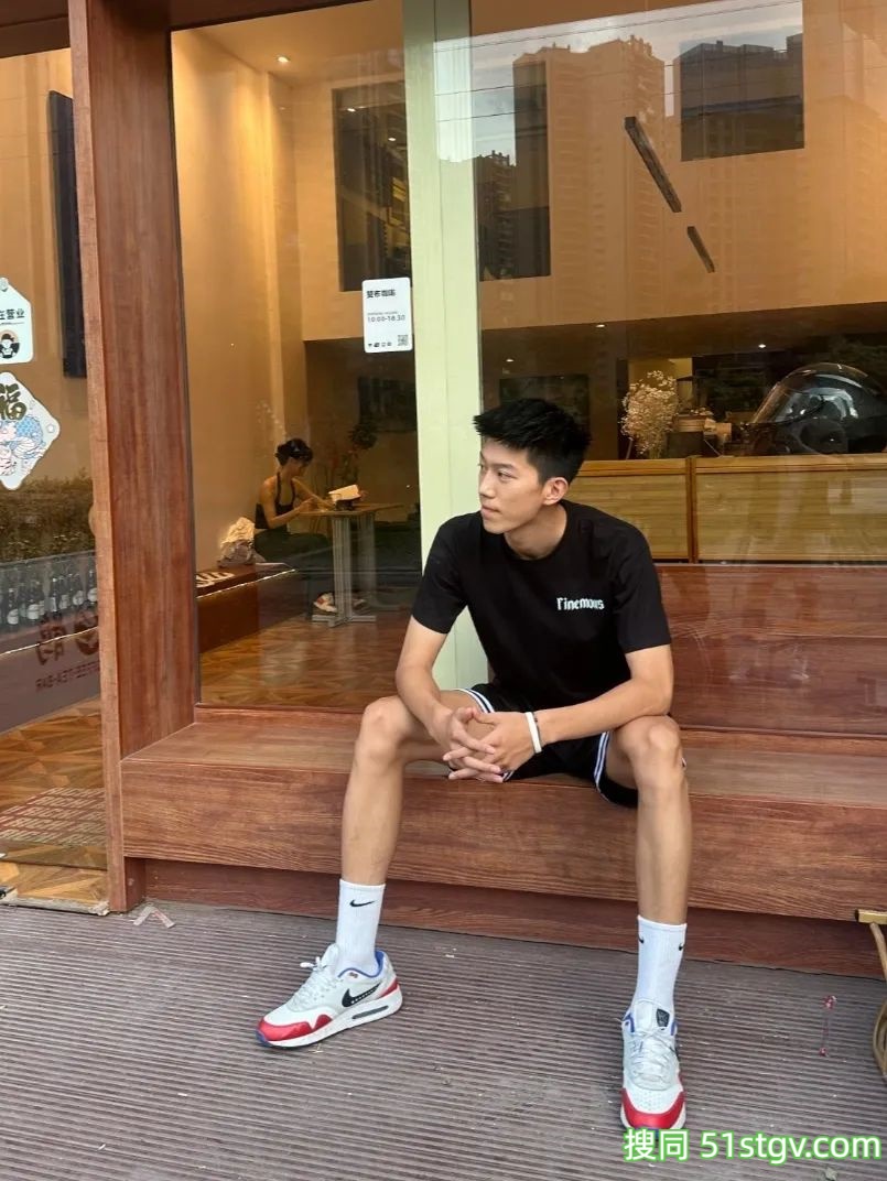 大长腿帅哥，体育生 - 51虹马