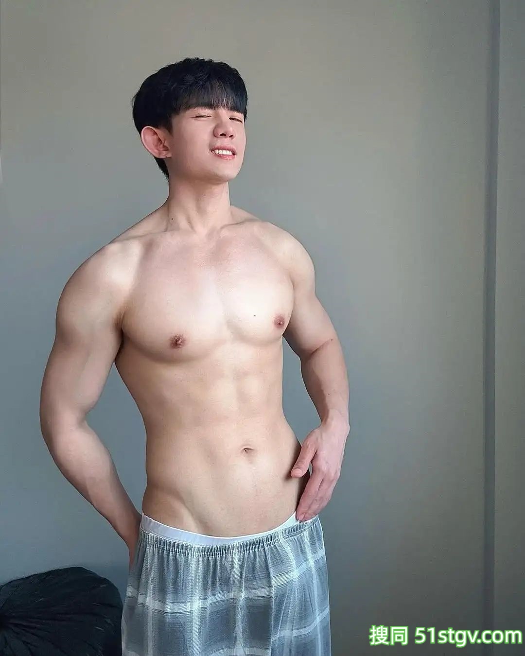 理想男友的样子，小奶狗的脸，体育生的身材 - 51虹马