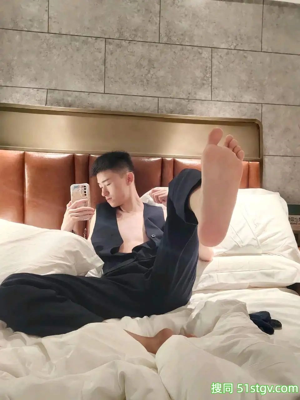 可狼可奶的帅弟弟，谁看谁迷糊 - 51虹马