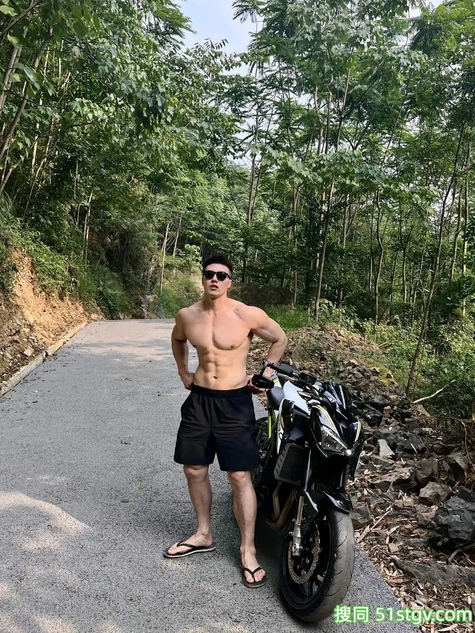 帅哥图集｜壮实的大哥哥，健身身材棒 - 51虹马