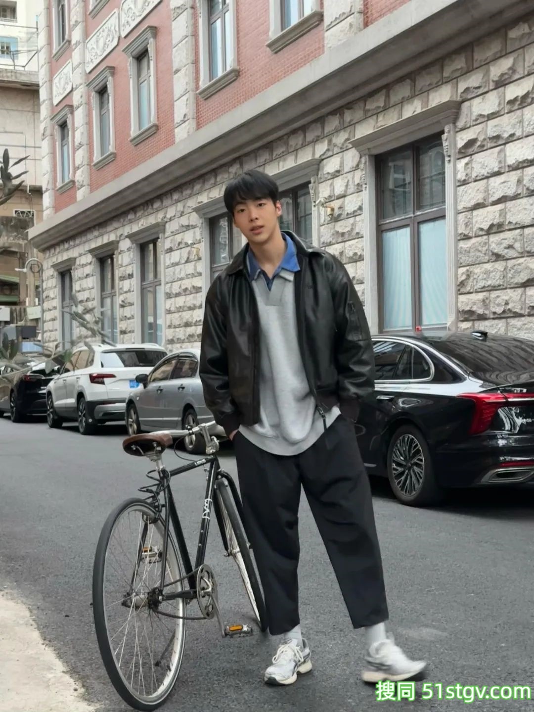 阳光腹肌男孩，潮气蓬勃的青春 - 51虹马