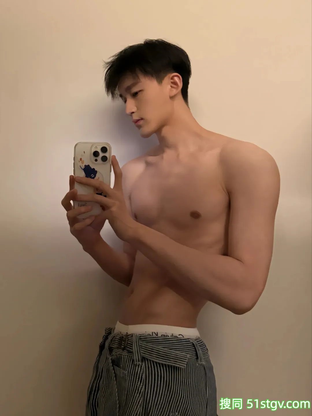 高颜值帅哥，一眼万年的那种 - 51虹马