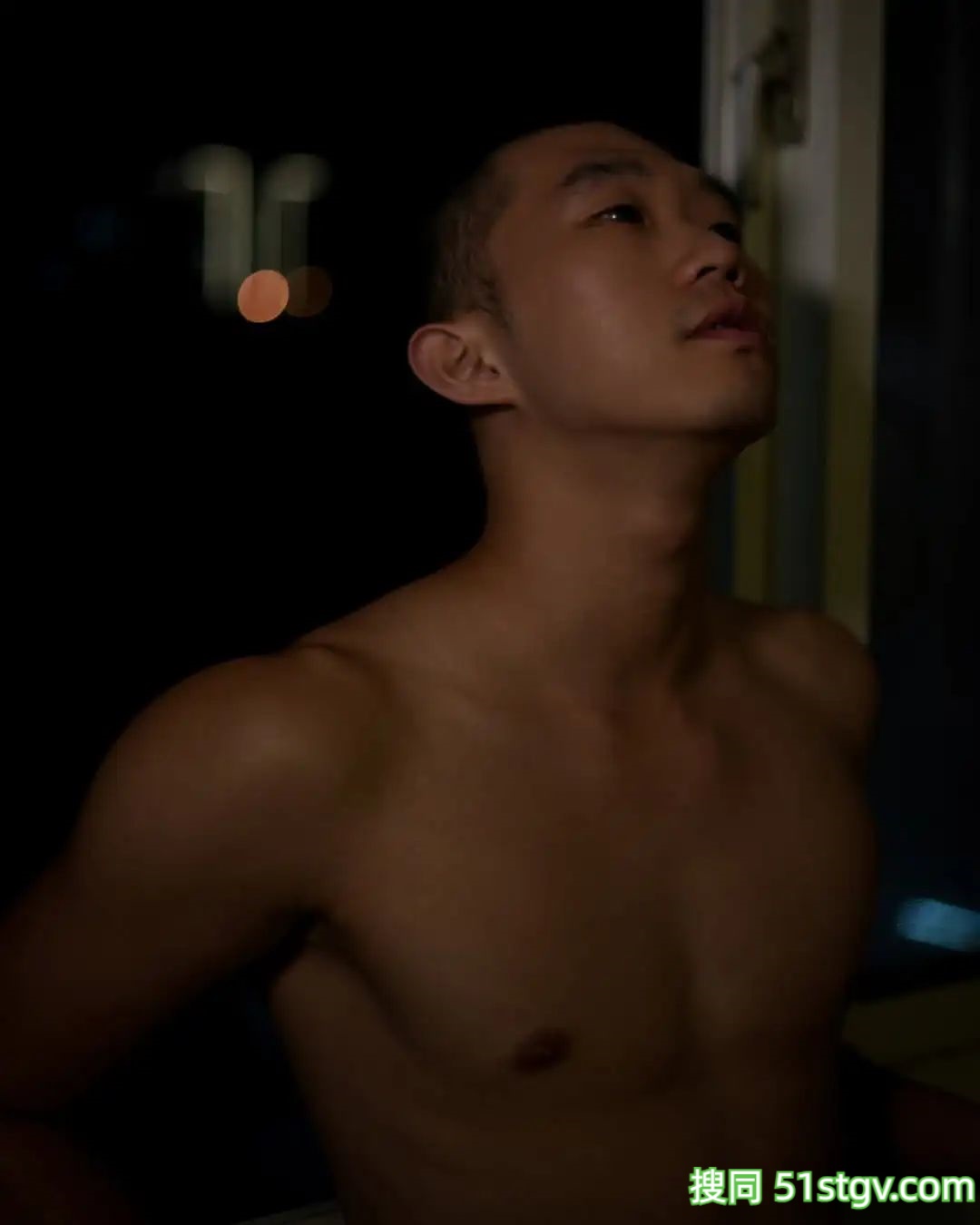 憨憨的阳光爱笑的男孩子 - 51虹马