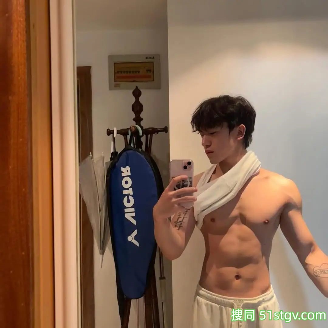 白皮壮壮的小哥哥 - 51虹马