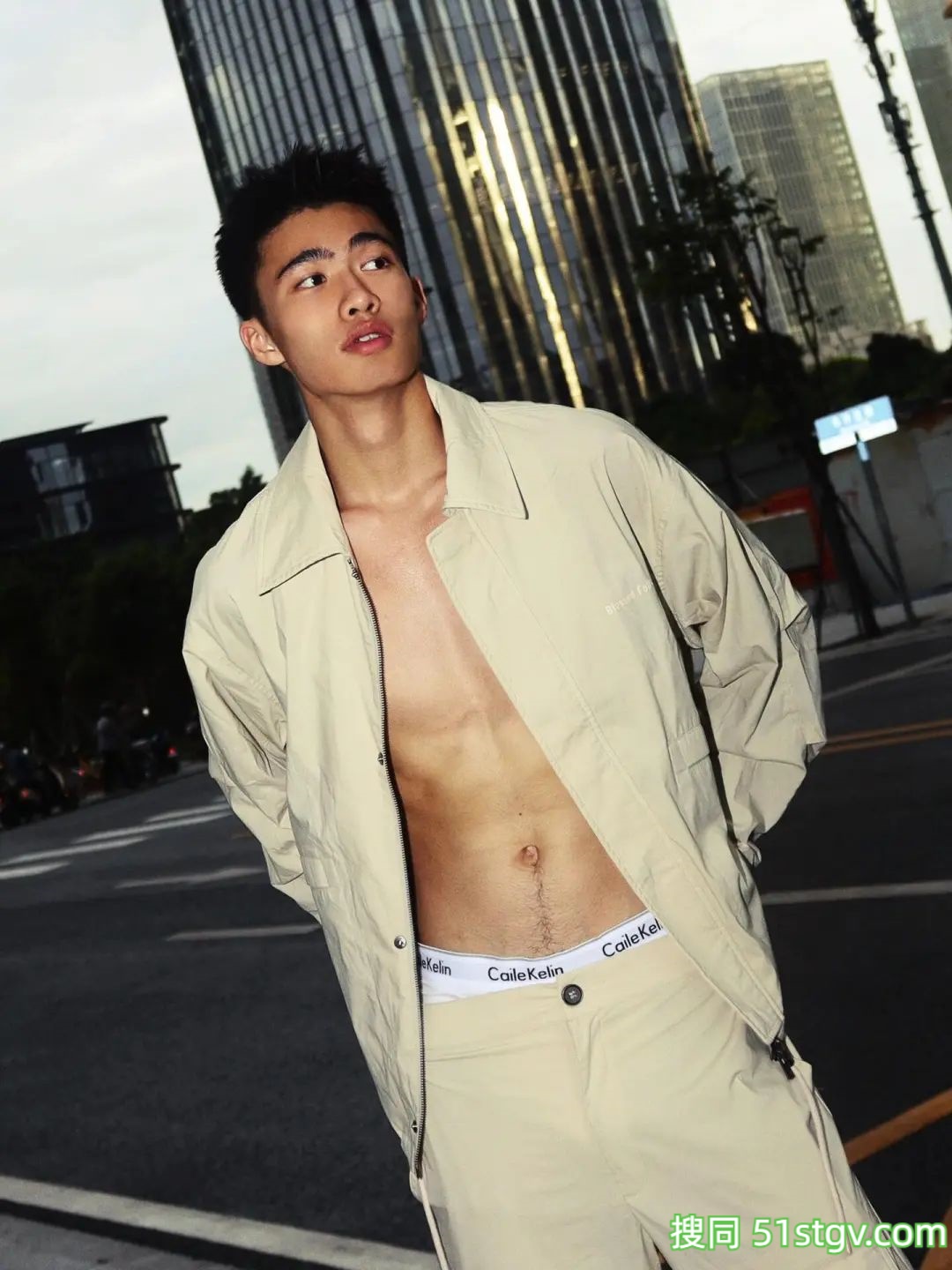 188cm可狼可奶黑皮体育生 - 51虹马