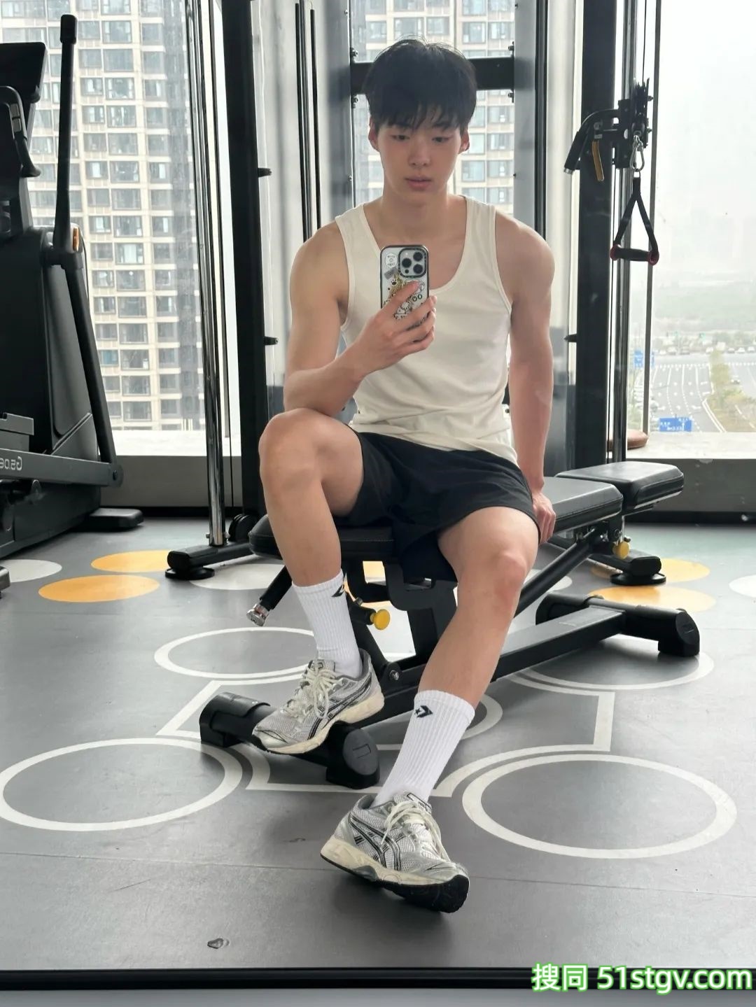 阳光腹肌男孩，潮气蓬勃的青春 - 51虹马