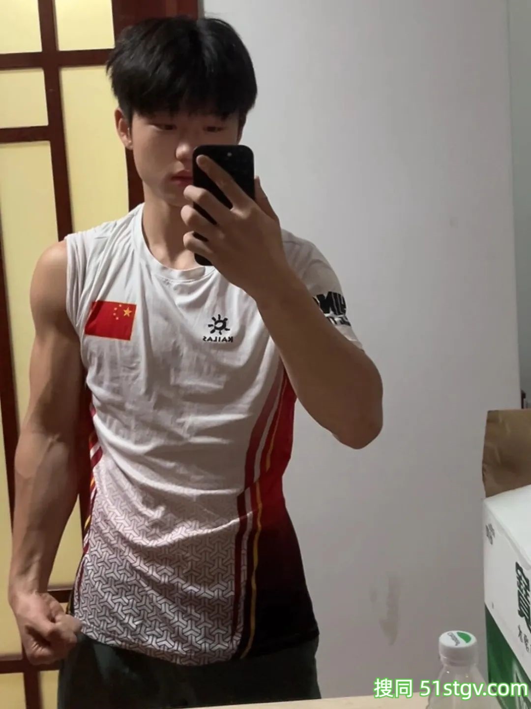 童颜巨肌，帅帅的小哥哥，还是运动员 - 51虹马