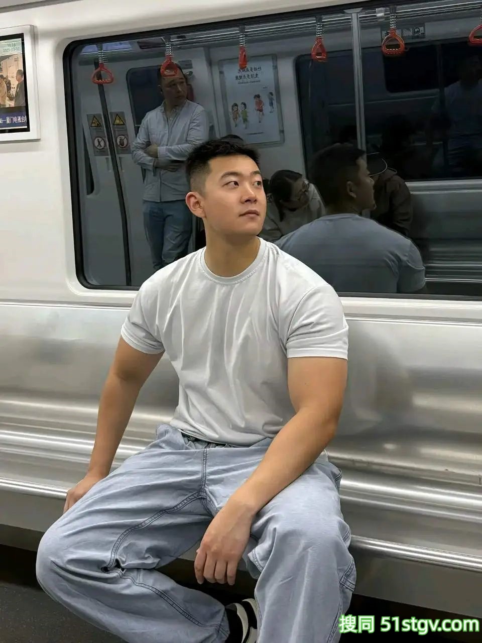 地铁遇到壮壮帅帅的小哥哥 - 51虹马