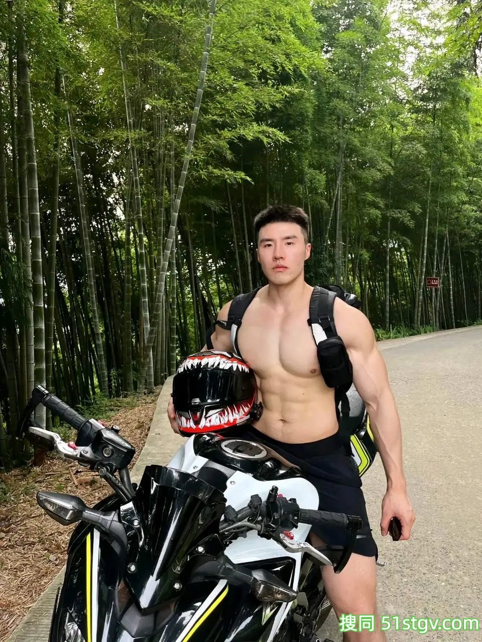 帅哥图集｜壮实的大哥哥，健身身材棒 - 51虹马